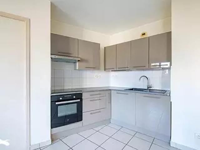 Décines Charpieu 69150 Achat / Vente appartement 2 pièces t2 parking