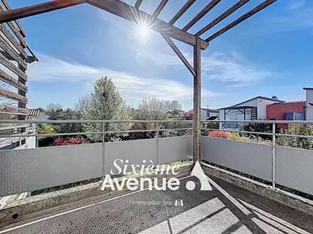 Décines Charpieu 69150 Achat / Vente appartement 3 pièces t3 au dernier étage terrasse