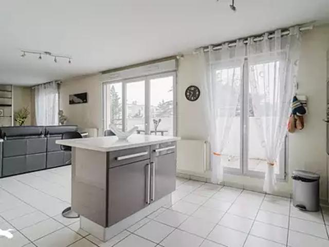 Décines Charpieu 69150 Achat / Vente appartement 4 pièces t4 au dernier étage