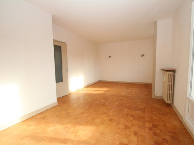 DECIZE, appartement de type F3