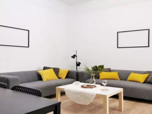 Decorated room with heating in 9 bedroom apartment, Sol