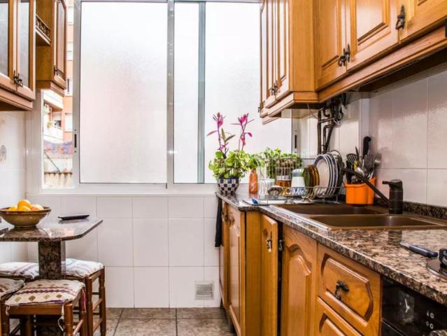 Decorated room with heating in shared apartment, Horta Guinardó