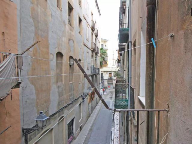 Decorated room with standalone wardrobe in shared apartment, El Raval