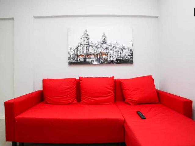 Decorated room with standalone wardrobe in shared apartment, Poblats Maritim