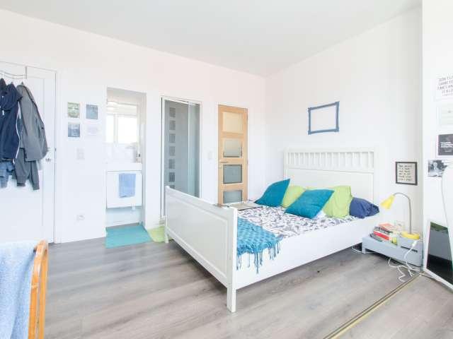 Decorated room in 5 bedroom apartment in Ixelles, Brussels