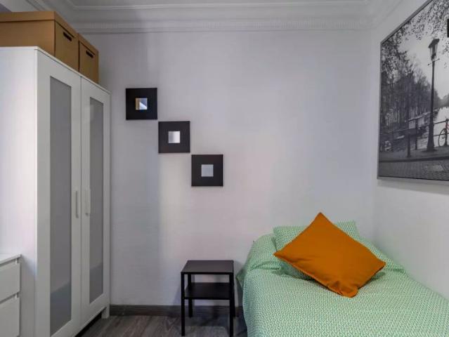 Decorated room in 3 bedroom apartment in Rascanya