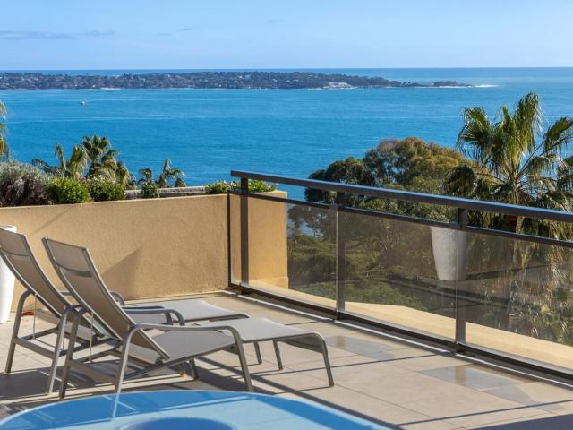 Découvrez cet appartement somptueux sur deux niveaux, offran. 262m² Cannes