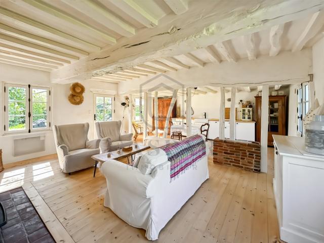 Découvrez cette charmante maison ancienne entièrement rénové. 102m² Bois Arnault