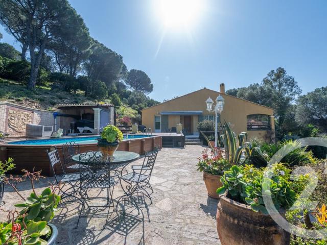 Découvrez cette agréable maison à vendre, idéalement située. 124m² Le Lavandou