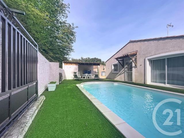 Découvrez cette belle maison familiale située à Saint Julien. 121m² Saint Julien de Peyrolas