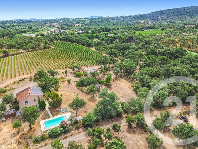 Découvrez cette exceptionnelle propriété pittoresque de 2,5. 300m² Cogolin