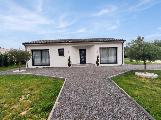 Découvrez cette magnifique villa contemporaine de plain pied. 85m² Saint Pierre du Palais