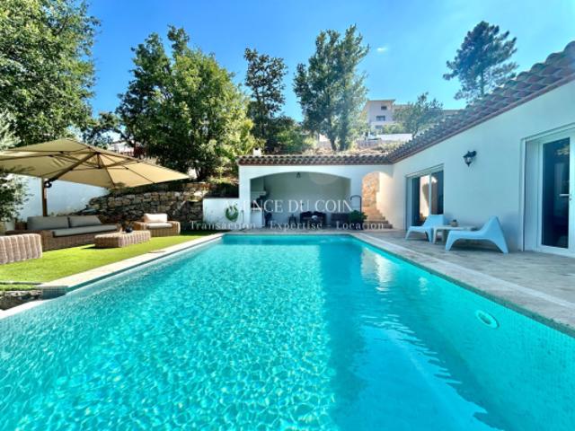 Découvrez cette magnifique maison d'architecte de 240 m², nic