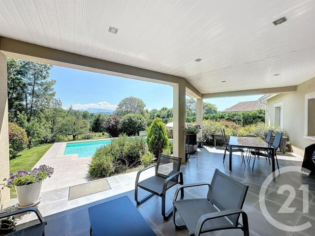 Découvrez cette magnifique maison de 183 m² située à Lescure. 183m² Lescure