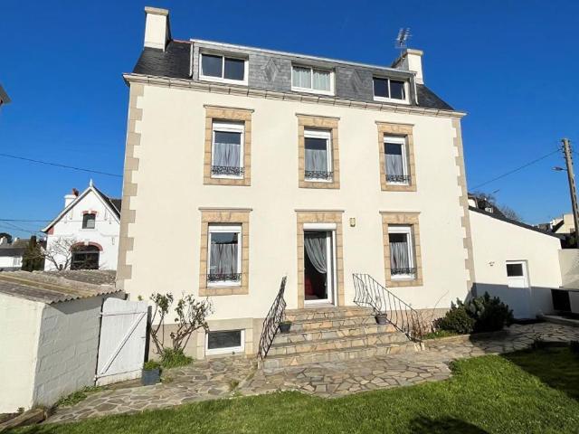 Découvrez cette Maison à Pont Croix, 6 pièces,100 m²+ 97m² Pont Croix