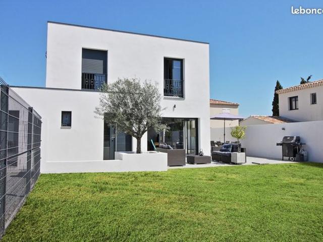 Découvrez cette maison de caractère qui se compose de