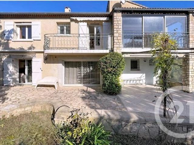 Découvrez cette très jolie maison dans un quartier recherché. 161m² Sabran