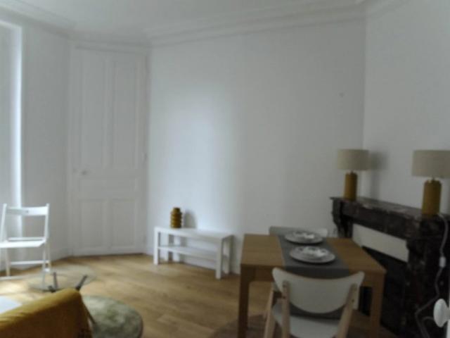 Découvrez ce bel appartement de 2 pièces 40,42 m², entièrement refait et meublé