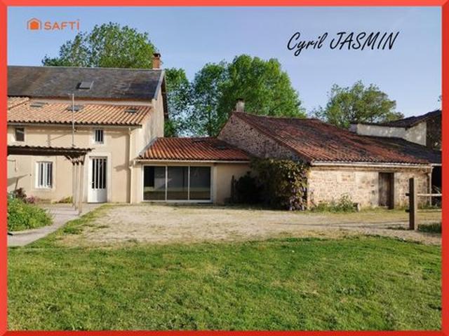 Découvrez ce gîte de caractère avec piscine hors sol et grand terrain