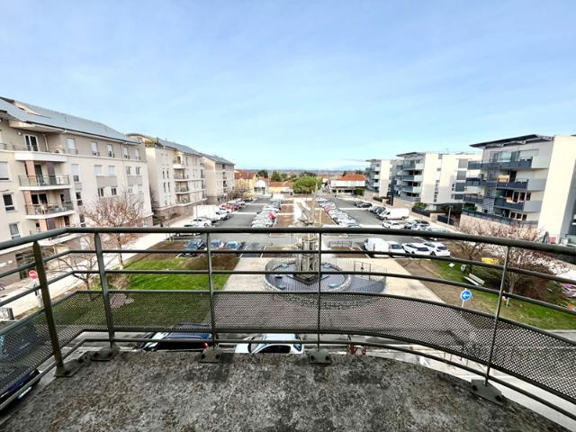 Découvrez ce joli T2 de 46,6 m² à Décines Charpieu, Place de la Libération
