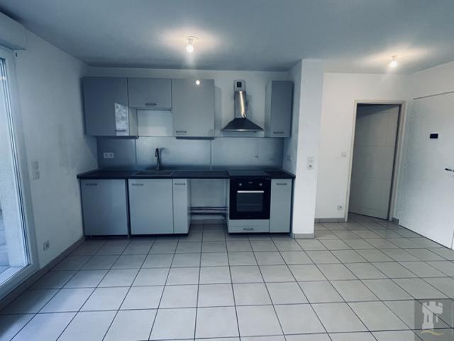 Découvrez ce magnifique appartement de 2007, conçu pour offr