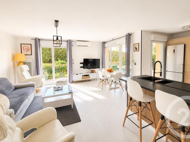 Découvrez ce superbe appartement en rez de jardin, niché au. 64m² La Croix Valmer