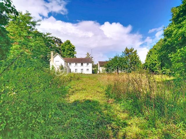 Maison de caractère 155m2 3 chambres 6800m2 terrain au cœur de Couilly Pont aux Dames