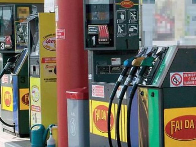 Decreto petrolifero carburanti + terreno erog. 2,4 milioni litri anno