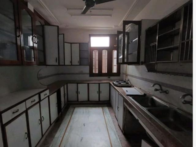 Defence Colony 3 Bedroom 217 Sq. Yd. Apartment in Defence Colony Delhi Listing ID: #9840