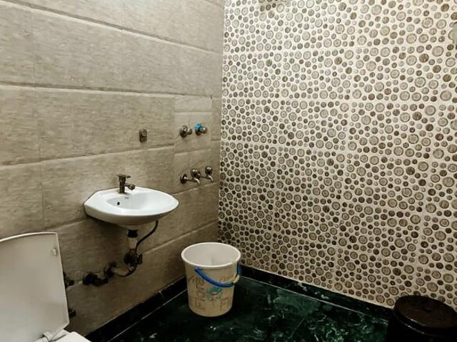 Defence Colony 3 Bedroom 325 Sq. Yd. Apartment in Defence Colony Delhi Listing ID: #10080