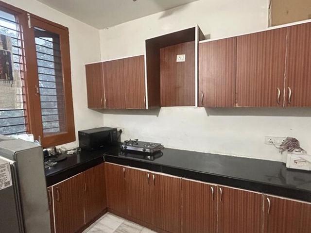 Defence Colony, South Delhi 5 Bedroom 217 Sq. Yd. Builder Floor in Defence Colony Delhi Listing ID: #10421