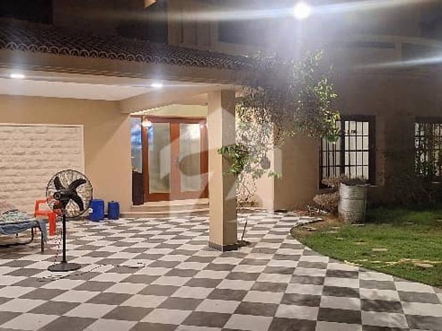 Defence 1000 Yards Bungalow For Rent