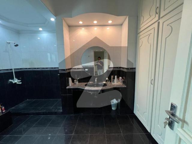 Defence 1 kanal Silghtly Used Well Maintained Owner Build Bungalow Hot Location Near to Sector Park DHA Phase 4