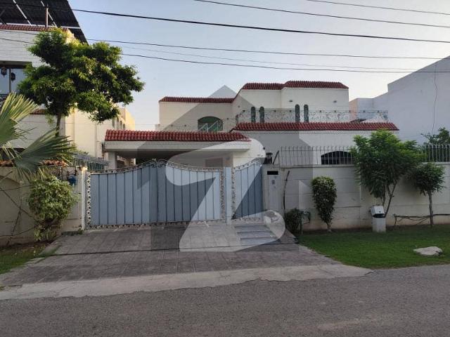 Defence 1 Kanal Slightly Used Owner Build Bungalow Very Well Maintained Ideal Location