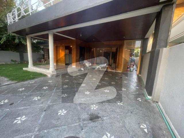 Defence 22 Marla Corner Used well Maintained Bungalow Near to park Ideal Location DHA Phase 3
