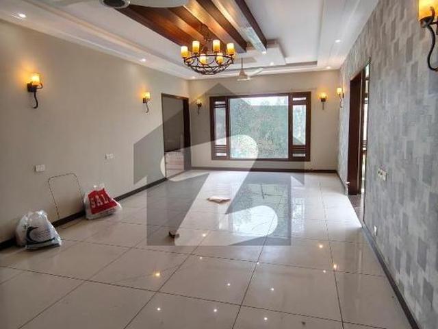 Defence 400 vii slightly used like New two unit bungalow for sale DHA Phase 7