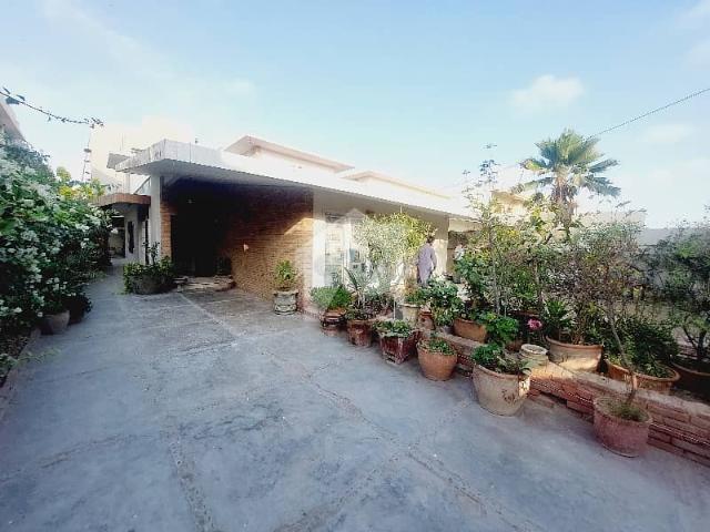 Defence 550 Yards Beautifully West Open Artistically Design Bungalow Available For Rent 1+3 Bedrooms Luxurious Planning