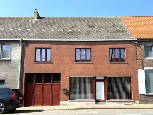 DEGELIJKE woning met ATELIER, praktijk, woongedeelte en tuin