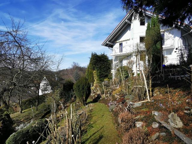 Deggendorf: 320 m2 Mehrgenerationenhaus od. Umbau in 5 Fam. Hs./400 m2 1.400 m2 Grund am Waldrand!