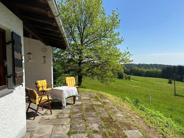 Deggendorf/Rusel: Ferienhaus/Wochenendhaus in traumhafter Aussichts /Waldrandlage!