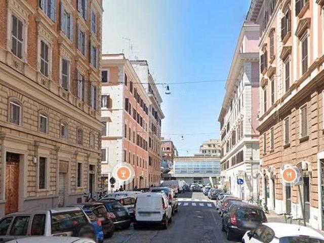 Degli eroi grazioso monolocale ammobiliato