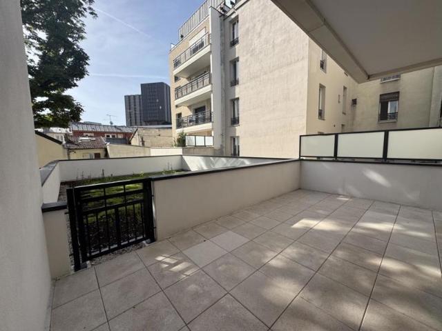 DEJA LIVRE 4 PIECES TERRASSE 22m2 PARKING Proche Métro