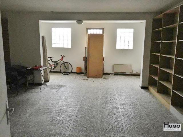 DEJA VENDU PAR HUGO IMMOBILIER et ASSOCIES ! TALENCE TRAM B ROUSTAING IMMEUBLE DE BUREAUX 1 LOT 165M2 A RENOVER IDEAL COLOCATION ETUDIANTS OU BUREAUX PARTAGES !