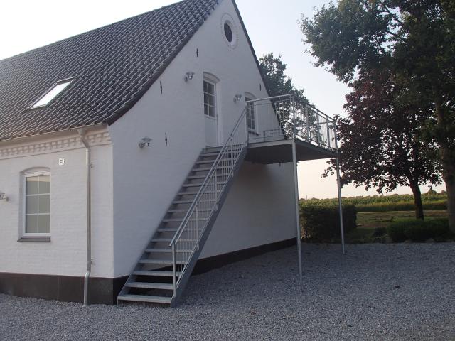 Dejligt enderækkehus med have og carport