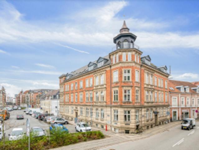 Dejlig stor 4 værelses lejlighed beliggende på Ågade