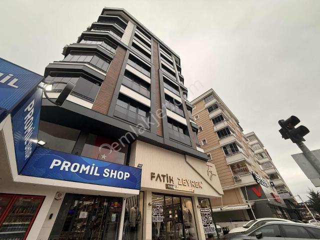 Deka Gayrimenkul'den Anayola Cephe 3+1 Kapalı Otoparklı Daire
