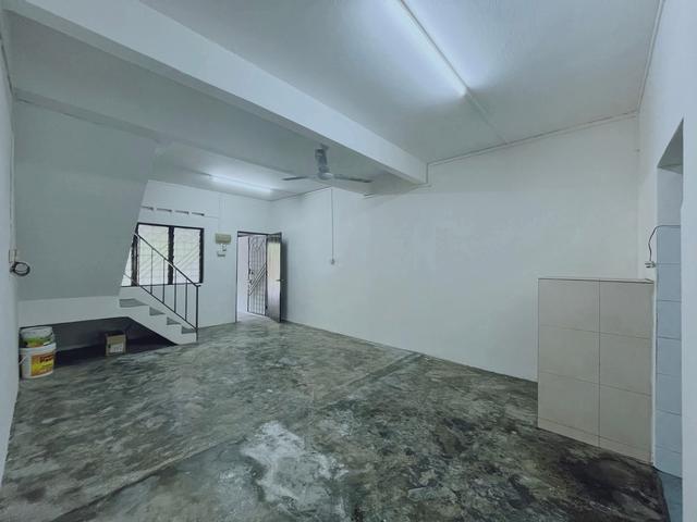 dekat Kluang Mall Rumah Murah 2 Tingkat