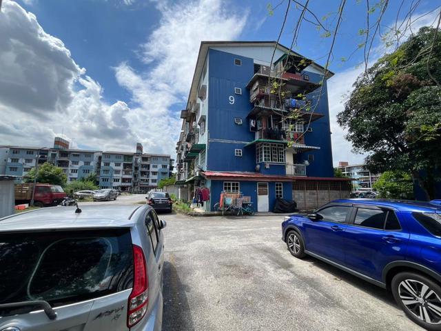 DEKAT MASJID HOT AREA Flat PKNS Seksyen 18 Shah Alam