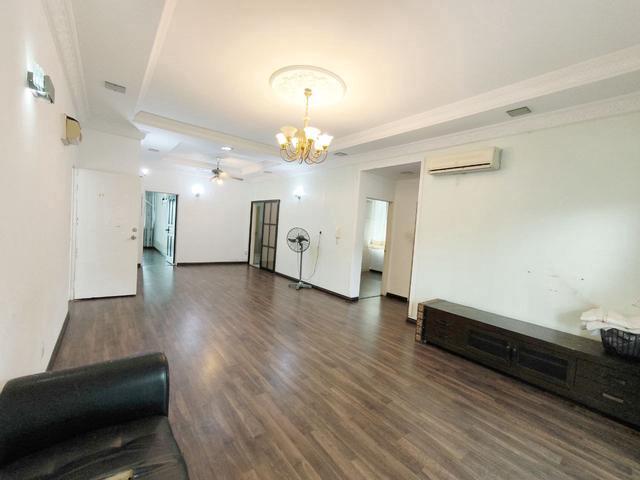 Delta Height Walk Up High Floor KK