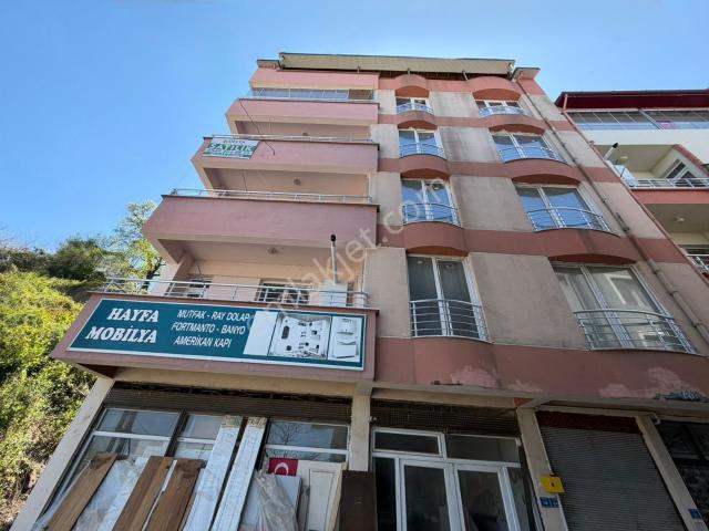 Delta'dan Piraziz Merkez'de Deniz Manzaralı Satılık 4+1 Daire